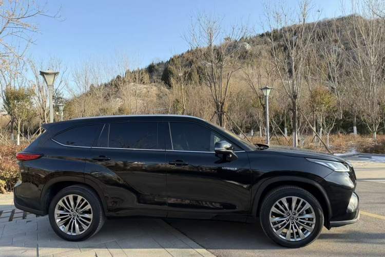 Used Toyota Highlander 2022 Dual-Engine 2.5L Four-Wheel Drive Prestige Version 7 Seats
