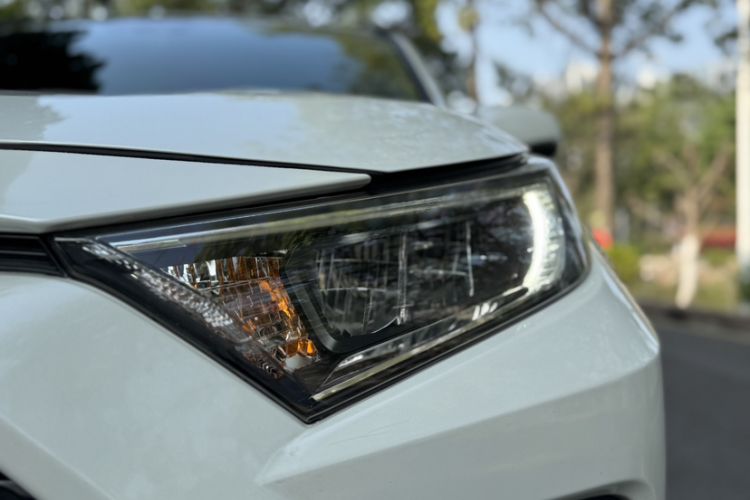 Used Toyota RAV4 2020 Dual-Engine 2.5L E-CVT Two-Wheel Drive Elite Edition
