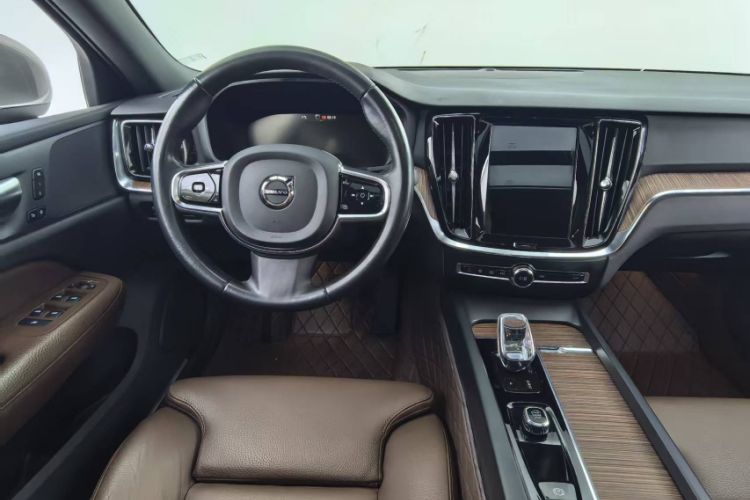 Used Volvo S60 2022 B4 Zhiyuan Luxury Edition
