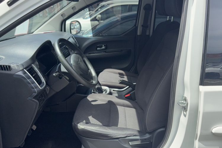 Used Jinbei Gold Hiace 2021 1.5L Passenger Vehicle Engineering Lion 5-Seater
