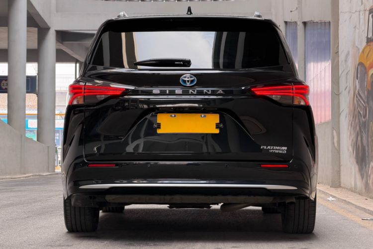 Used Toyota Sienna 2021 2.5L Hybrid Platinum Edition