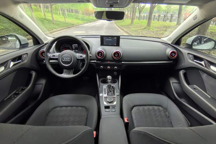 Used Audi A3 2015 Limousine 35 TFSI Millionth Anniversary Intelligent Leading Model
