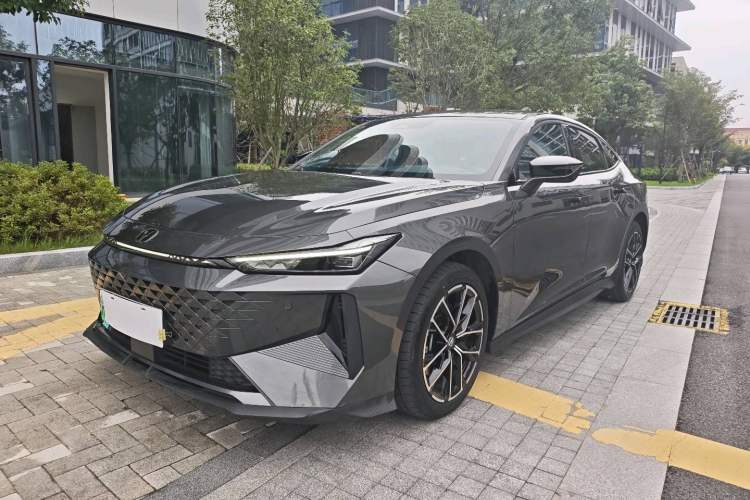 Used Changan UNI-V iDD 2024 Blue Whale Smart Electric iDD 136km ZhiKu Model