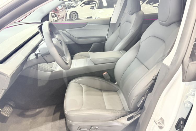 Used Tesla Model Y 2025 Rear-Wheel-Drive Version
