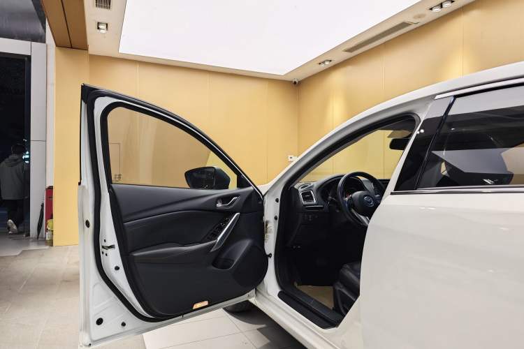 Used Mazda Atenza 2015 2.0L Blue Sky Prestige Edition
