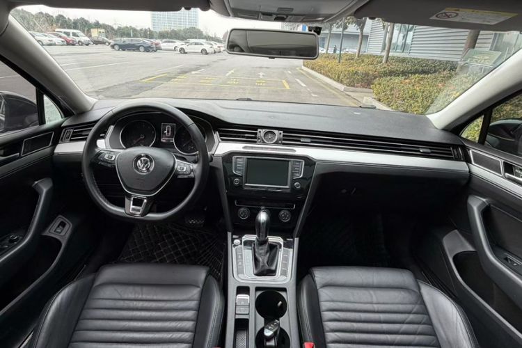 Used Volkswagen Magotan 2017 330TSI DSG Leading Model
