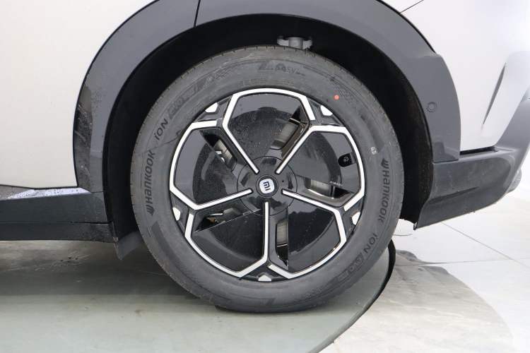 Used  YU7 2025 Ultra-Long Range All-Wheel Drive Pro Version
