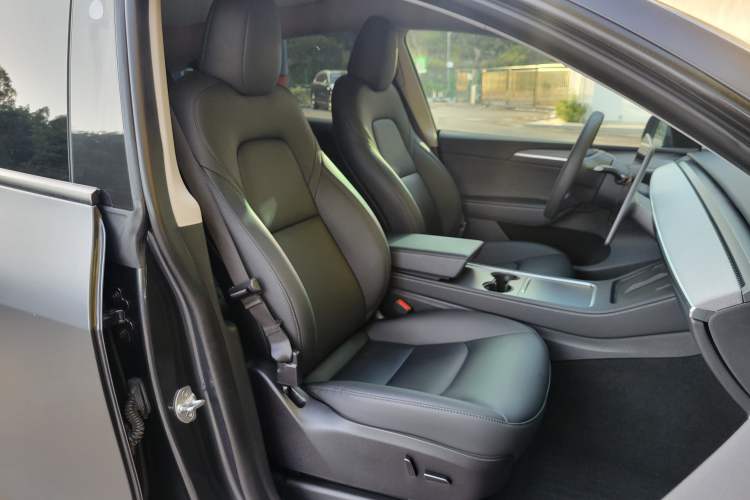 Used Tesla Model Y 2024 Rear-Wheel-Drive Version
