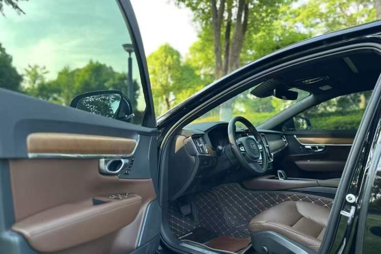 Used Volvo S90 2023 B5 Zhiyi Luxury Edition
