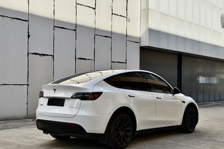 Used Tesla Model Y 2021 Long-Range All-Wheel-Drive Version 3D7
