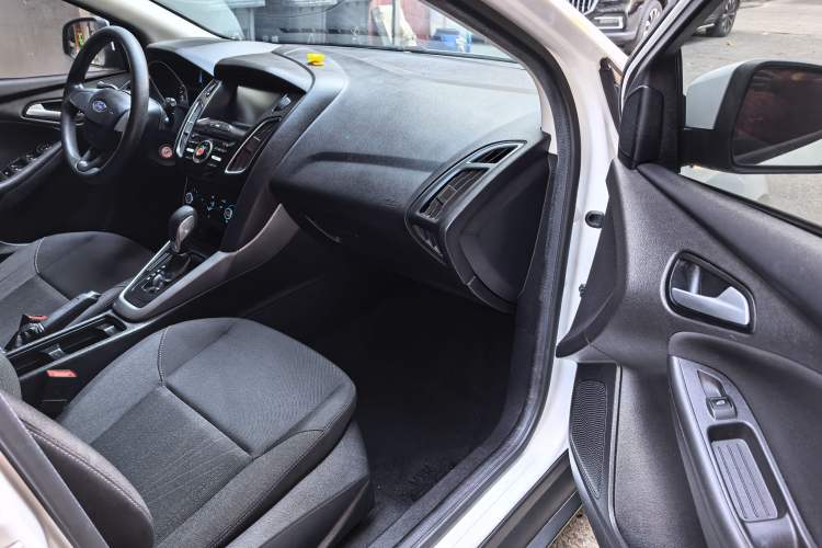 Used Ford Focus 2018 Hatchback Classic 1.6L Automatic Comfort Plus SmartDrive Edition
