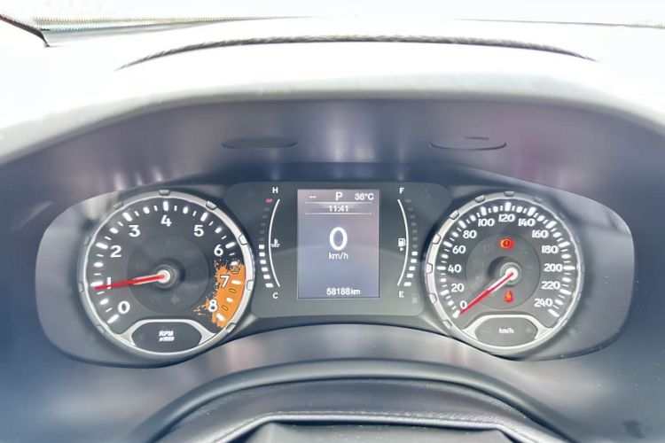 Used  Renegade 2019 220T Automatic Leading Edition
