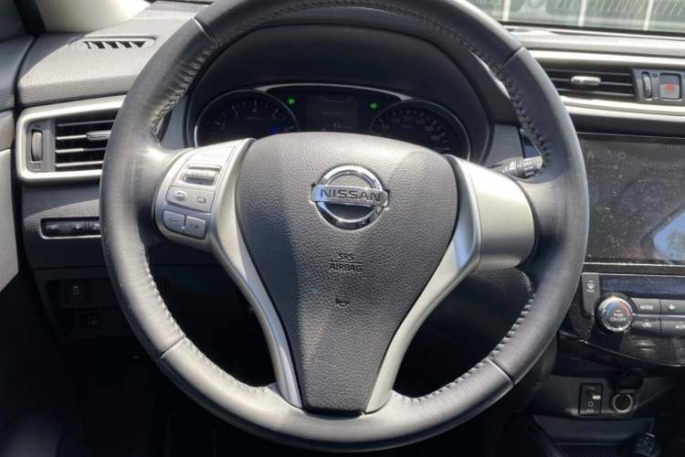 Used Nissan X-Trail 2015 2.0L CVT Comfort MAX Edition 2WD
