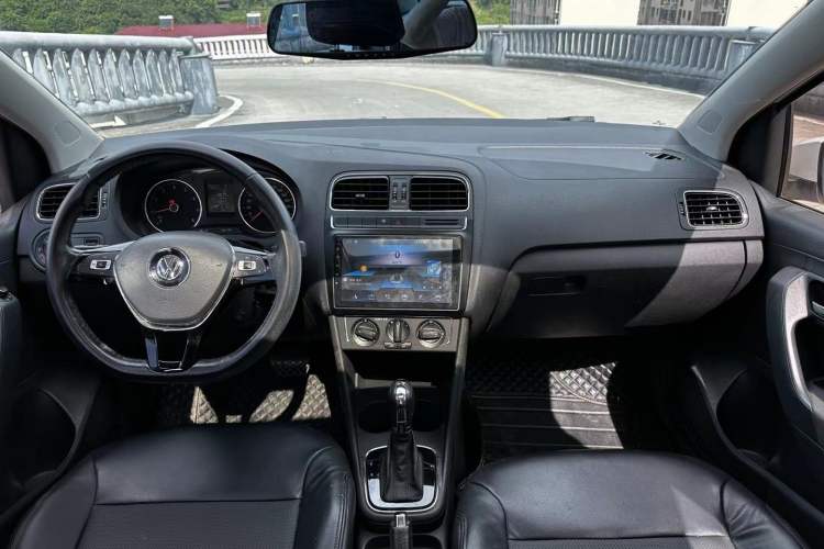 Used Volkswagen Polo 2016 1.6L Automatic Comfort Model
