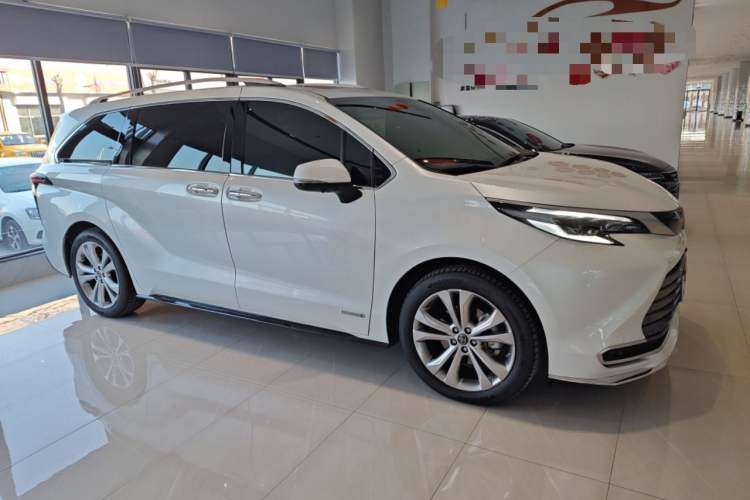 Used Toyota Sienna 2023 2.5L Hybrid Deluxe Edition
