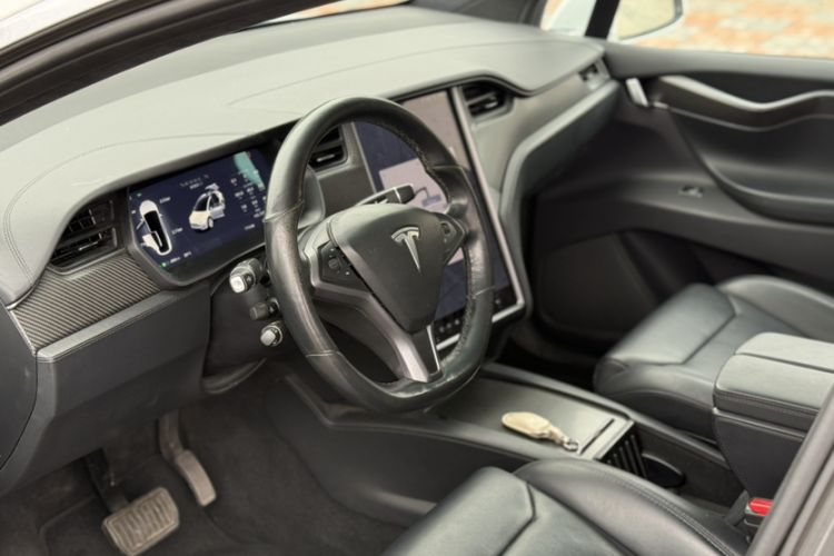 Used Tesla Model X 2019 Long-Range Version
