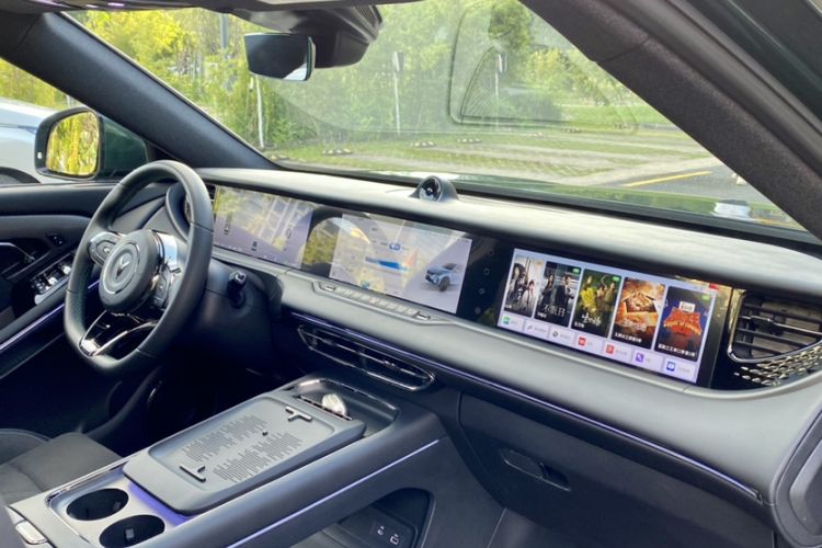 Used VOYAH FREE 2025 318 259 km All-Wheel-Drive Exploration Edition
