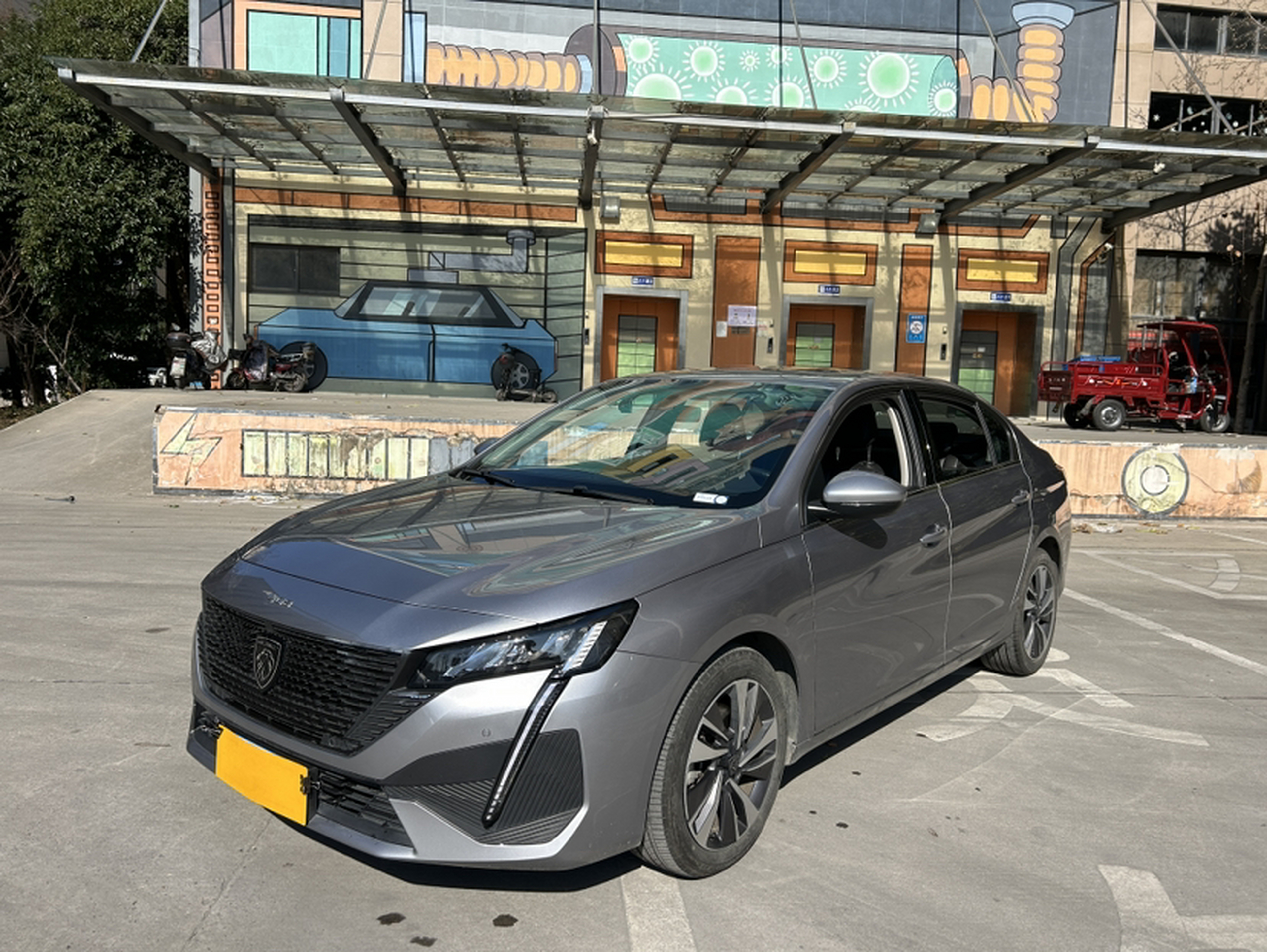 Под передней частью автомобиля