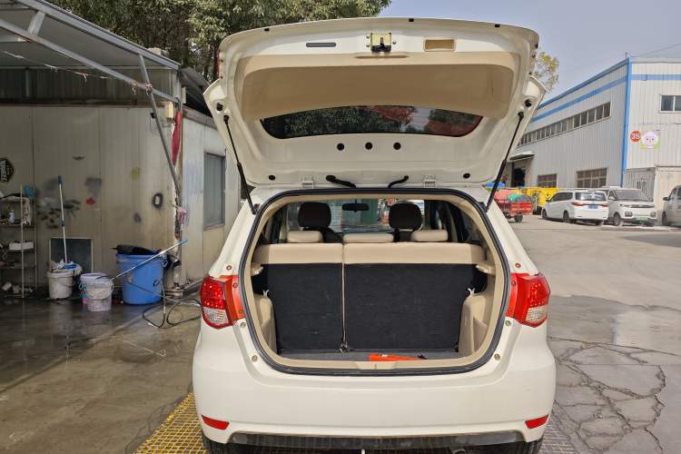 Used BAIC E Series 2013 Hatchback 1.5L Automatic Lotte Edition
