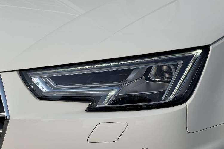 Used Audi A4L 2019 40 TFSI Fashion Edition China VI Emission Standard
