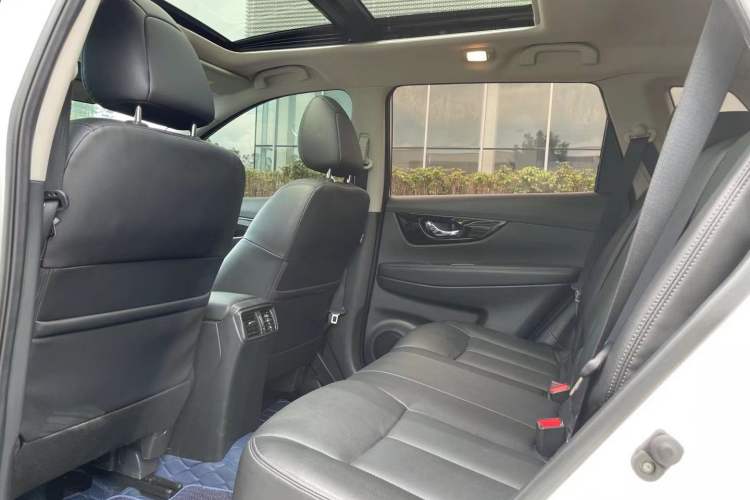 Used Nissan X-Trail 2022 2.0L Two-Wheel Drive Smart Connect Premium Edition
