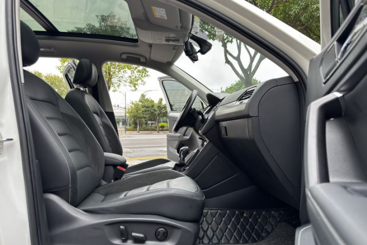 Used Volkswagen Tiguan L 2019 Updated Version 330TSI Automatic Two-Wheel Drive Panoramic Comfort Edition China VI Standard