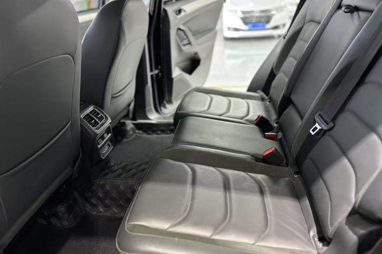 Used Volkswagen Tiguan L 2021 330TSI Automatic Two-Wheel Drive Smart Edition
