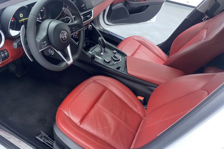 Used Alfa Romeo Giulia 2017 2.0T 280HP Luxury Edition
