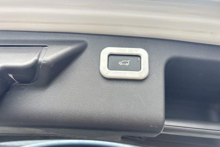 Used Land Rover Discovery Sport 2017 2.0T SE
