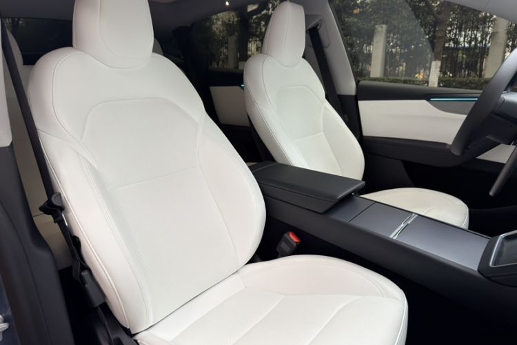 Used Tesla Model Y 2025 Rear-Wheel-Drive Version
