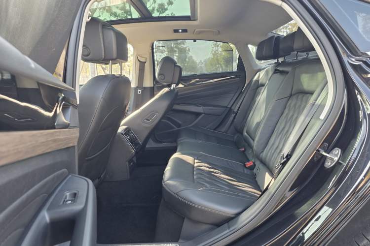 Used Volkswagen Passat 2020 330TSI Luxury Edition China VI
