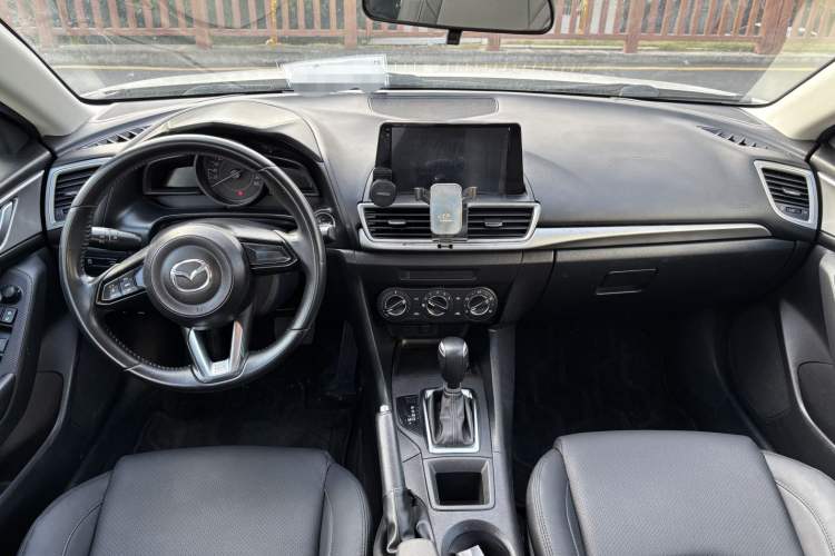 Used Mazda Mazda 3 Axela 2017 Sedan 1.5L Automatic Comfort Model Emission Standard China V
