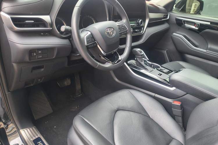 Used Toyota Highlander 2022 Dual-Engine 2.5L Four-Wheel Drive Prestige Version 7 Seats
