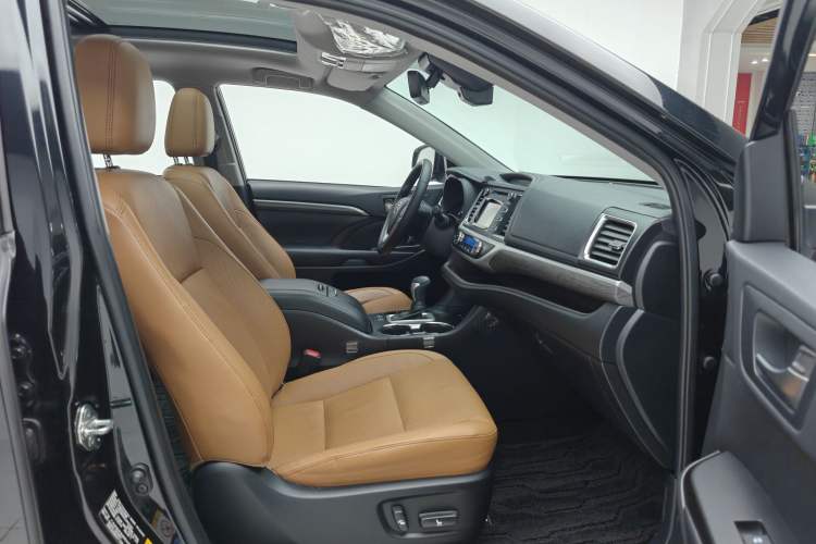 Used Toyota Highlander 2018 2.0T Four-Wheel Drive Knight Edition 7 Seats China VI Standard

