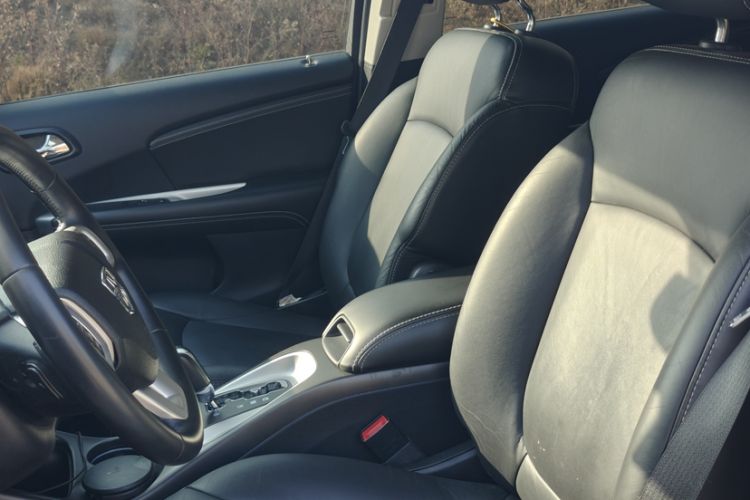 Used Dodge Journey 2013 2.4L Two-Wheel Drive Luxury Version
