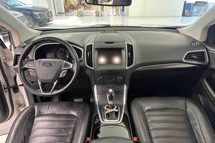 Used Ford Edge 2015 2.0T GTDi Two-Wheel-Drive High-Line Version
