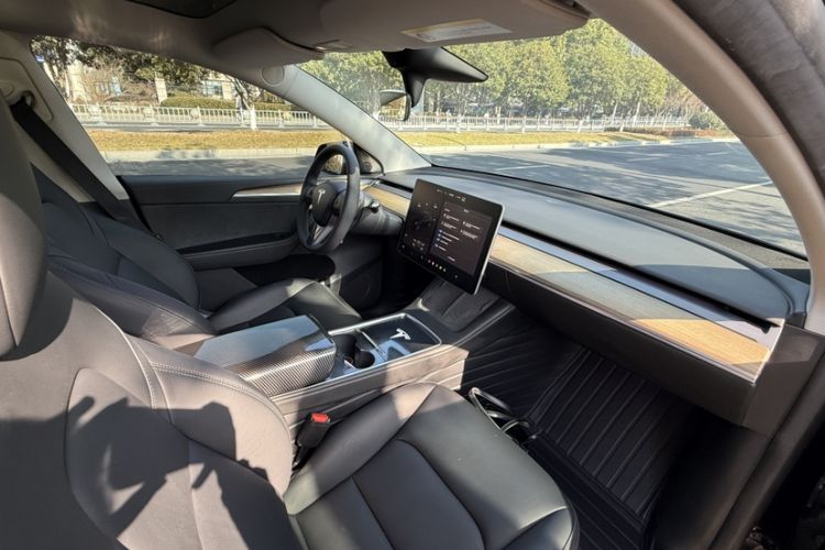 Used Tesla Model Y 2022 Rear-Wheel-Drive Version
