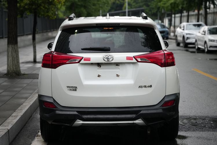 Used Toyota RAV4 2015 2.0L CVT Two-Wheel Drive Fashion Edition
