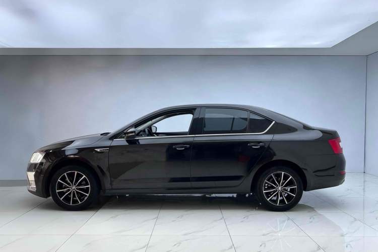 Used Skoda Octavia 2017 1.6L Automatic Smart Drive Edition
