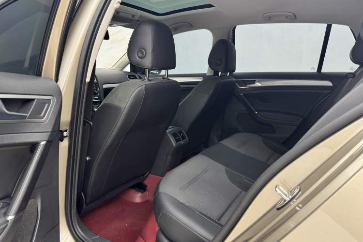 Used Volkswagen Golf 2018 230TSI Automatic Comfort Model
