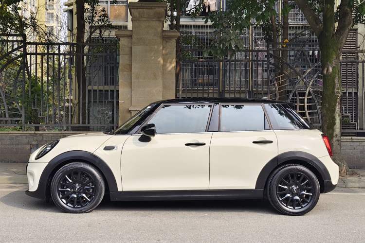 Used  MINI 2018 1.5T COOPER Classic Edition Five-Door Version
