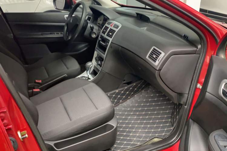 Used Peugeot 307 2013 Hatchback 1.6L Automatic Comfort Edition
