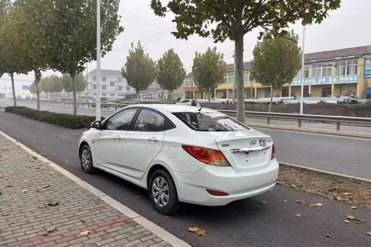 Used Hyundai Verna 2010 Sedan 1.4L Manual Comfort GS

