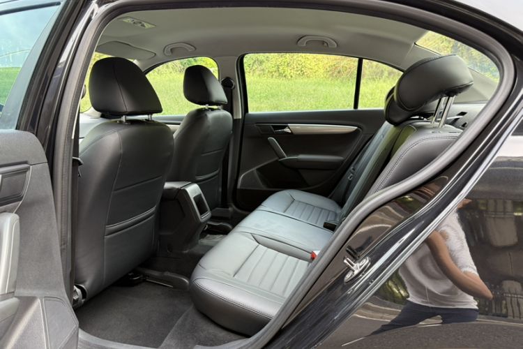 Used Volkswagen Lavida 2013 Revised Classic 1.6L Manual Fashion Edition
