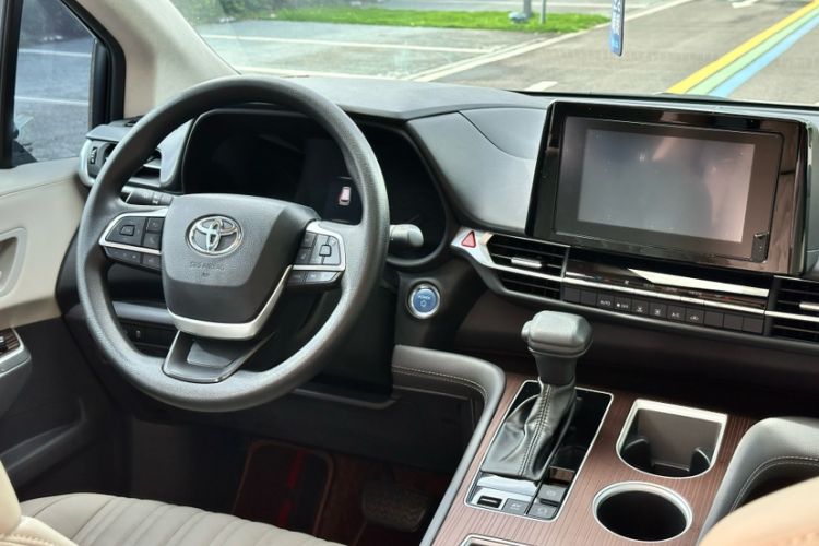 Used Toyota Sienna 2021 2.5L Hybrid Comfort Edition