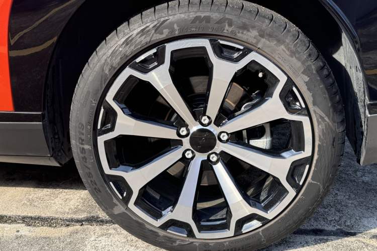 Used AION V 2024 Aion Tyrannosaurus 650 LiDAR Edition
