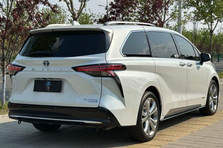 Used Toyota Sienna 2021 2.5L Hybrid Platinum Edition
