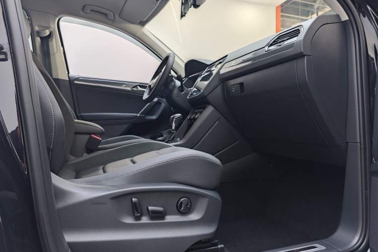 Used Volkswagen Tiguan L 2021 380TSI Automatic All-Wheel Drive R-Line Comfort Plus 7-Seater
