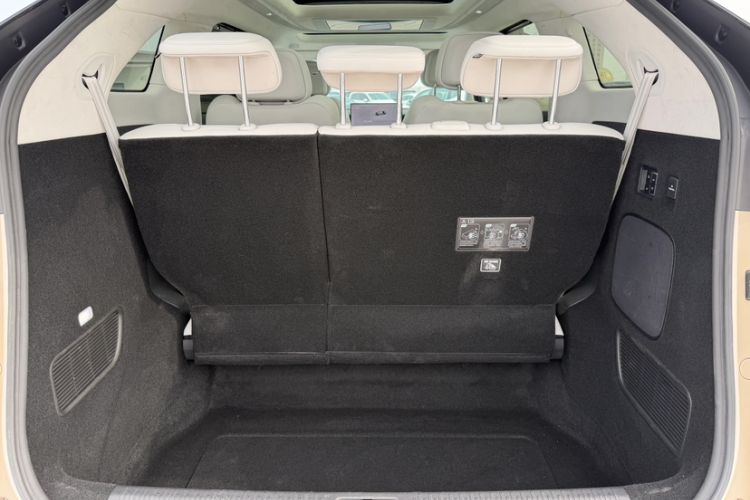 Used XPeng X9 2024 640 All-Wheel Drive High-Performance Max
