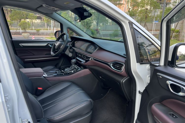 Used GAC Trumpchi M6 2023 PRO 270T DCT Luxury Edition
